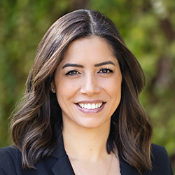 Nicole Dern Bio Photo