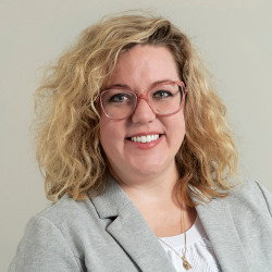 Headshot of Christina Lenze