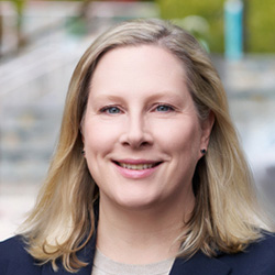 Renee Floro headshot