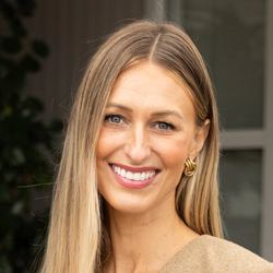 Daniela Swesey bio photo