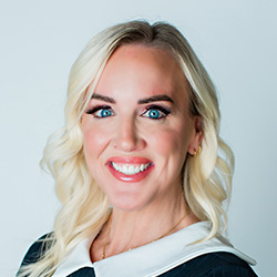 Amanda Swinn bio photo