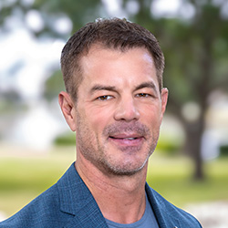 Kendall Pfutzenreuter bio photo