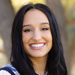 Abrianna Souza bio photo