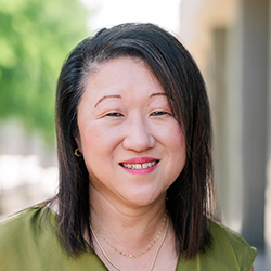 Image of Lynn Thompson